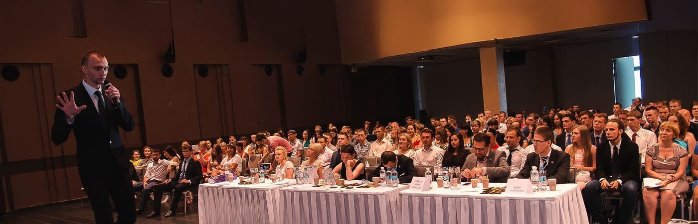 Maks Nedbailo speaking to a room of business owners